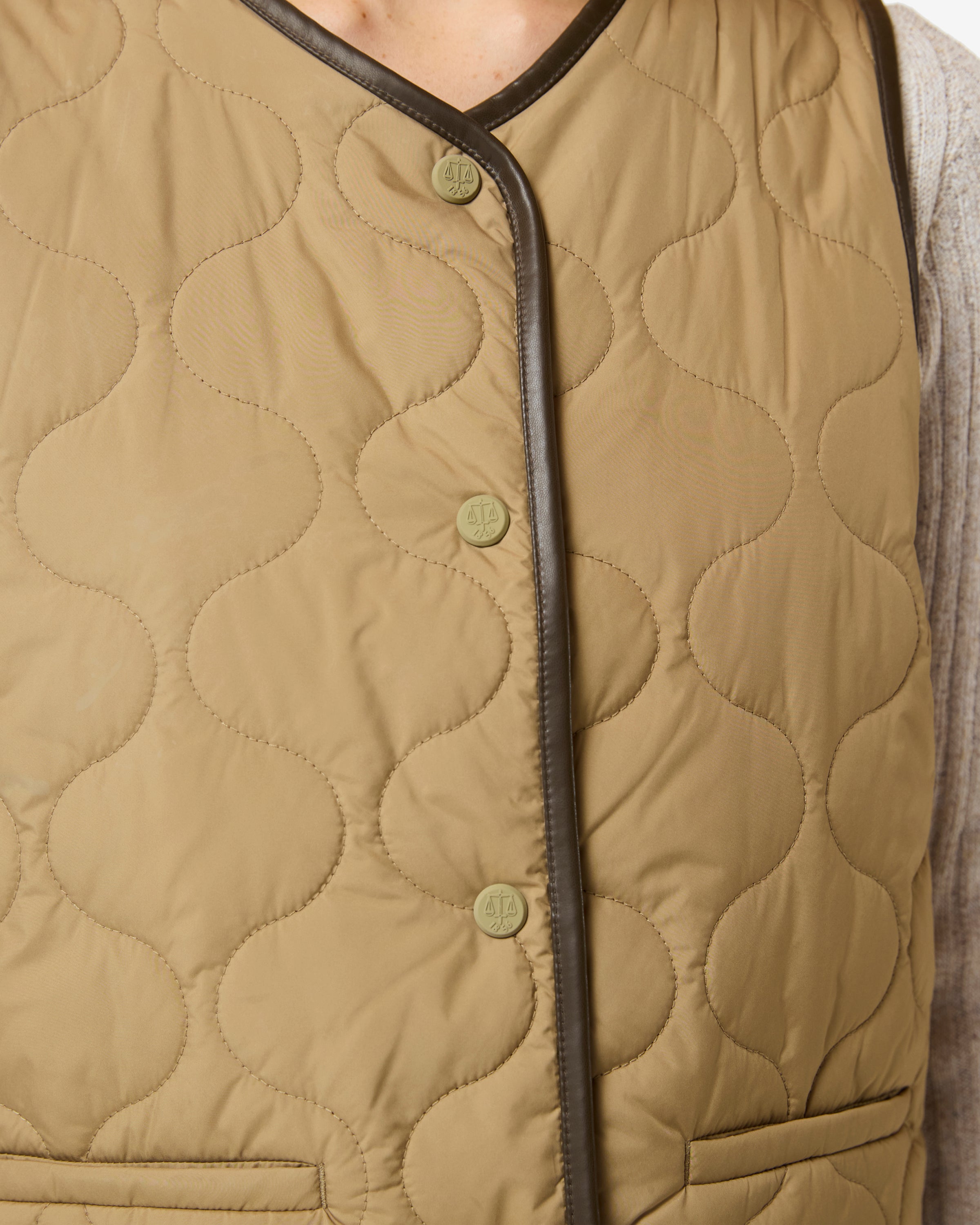 BonnyQuiltedVest-HARW0042262-KO-5.jpg